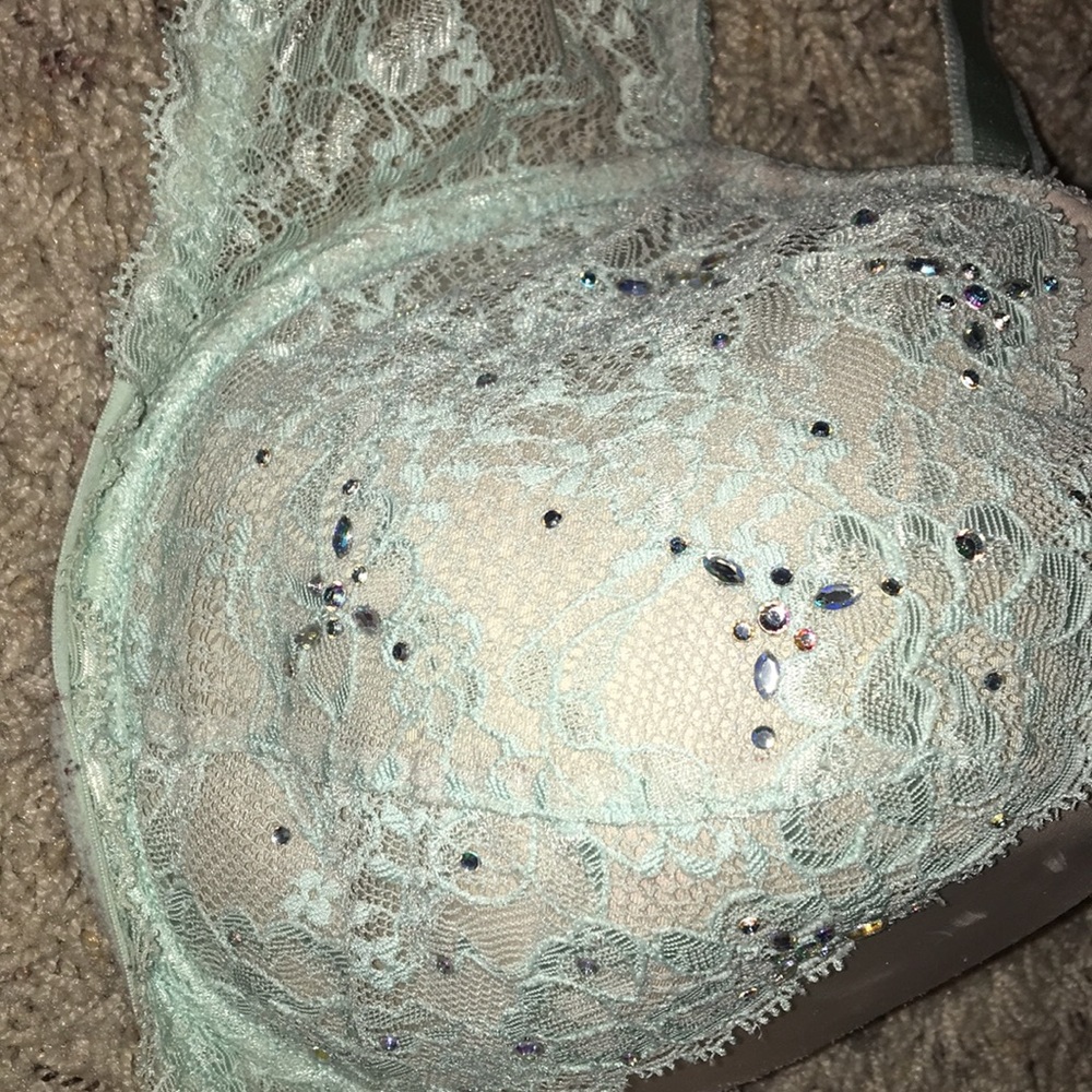 Vs bra - Picture 2 of 2